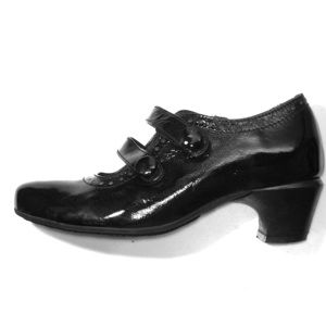 WOLKY black patent leather